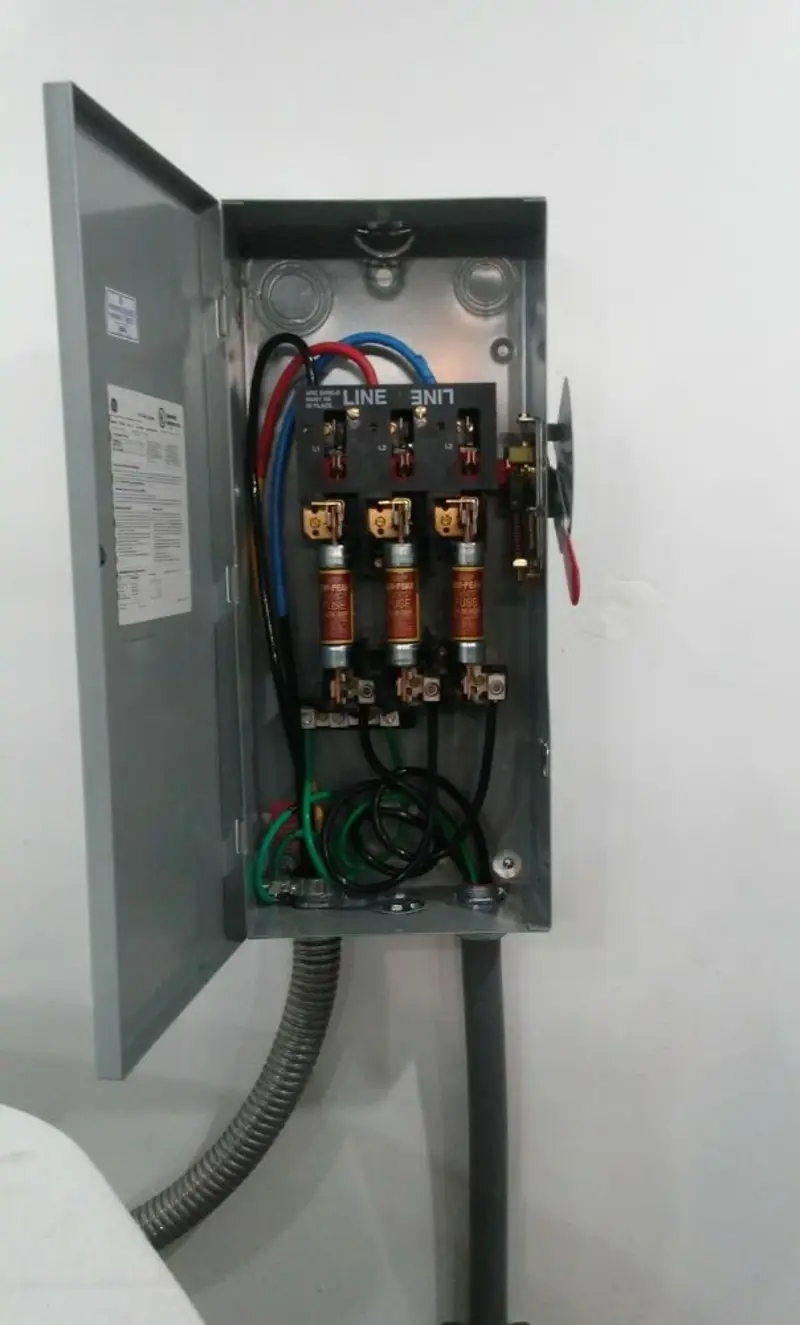 Three-phase disconnect switch installed for Smoke Detector Installation in Hollister